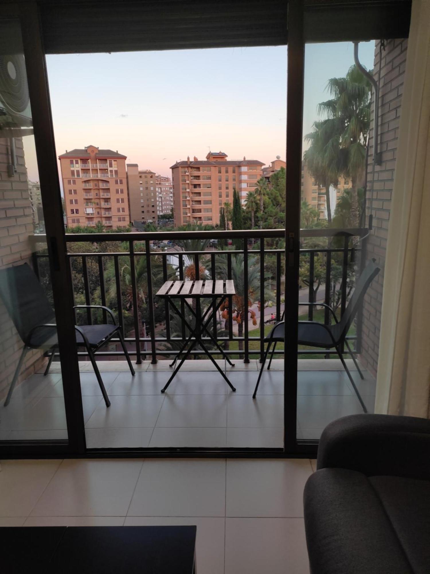 Con Balcon Cerca Del Centro